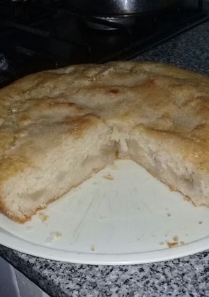 Una foto de Bizcochuelo relleno de pera (Sin huevo)
