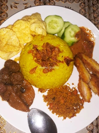 Langkah Gampang Menyiapkan Resep  Nasi kuning rice cooker simple dan enak yang Bikin Ngiler, Enak