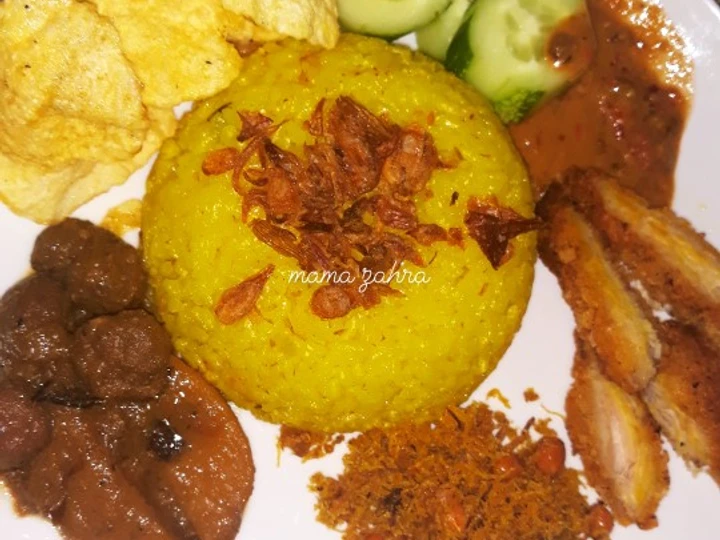 Langkah Gampang Menyiapkan Resep  Nasi kuning rice cooker simple dan enak yang Bikin Ngiler, Enak