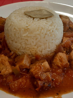 Una foto de Lomo de Atún en salsa