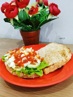 Foto resep Sandwich roti gandum orak-arik putih telur sayuran untuk diet