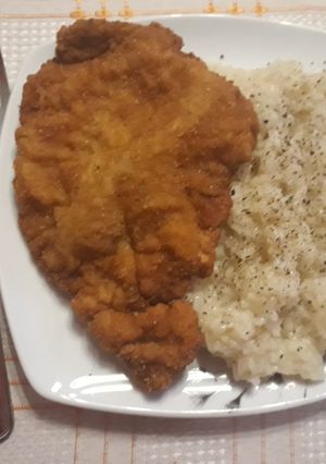 Rántott hús, fűszeres rizzsel recept fotója