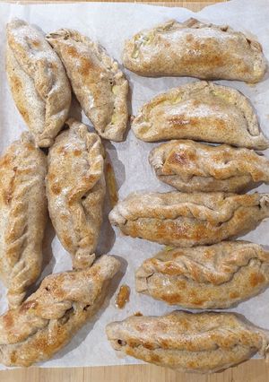 Una foto de Empanadas chilenas con pebre