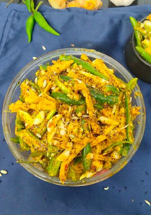 अदरक,लहसुन और हरी मिर्च का अचार (adrak lahsun hari mirch ka achar recipe in Hindi) रेसिपी मुख्य फोटो