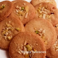 A picture of Arrowroot biscuits.