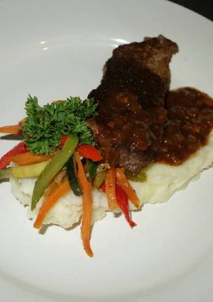 A picture of Brown onion gravy.