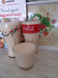 Édes mézes banánital recept fotója