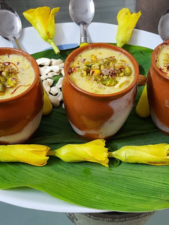 કેસર પિસ્તા મટકા કુલ્ફી (Kesar Pista Matka Kulfi Recipe In Gujarati) રેસીપી મુખ્ય ફોટો