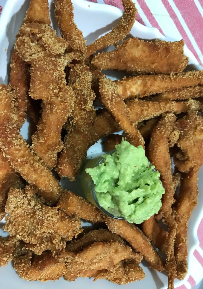 Una foto de Fingers de pollo al horno con guacamole a mi manera