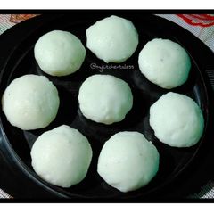 A picture of Manda pitha (rice flour dumplings).