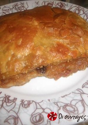 A picture of Yellow pumpkin baklava.