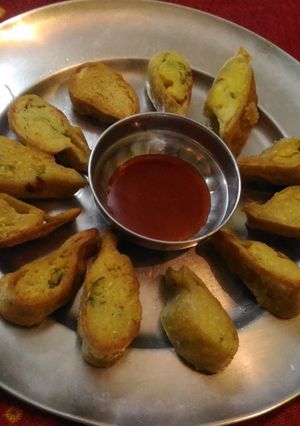 A picture of Fried pitha.