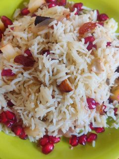 ப்ரூட்ஸ் அண்ட் நட்ஸ் புலாவ் (Fruits and nuts pulao recipe in tamil) செய்முறை முக்கிய புகைப்படம்