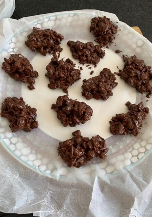 Una foto de Rocas de chocolate y peta zetas