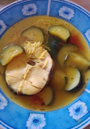 Foto principal de Sopa de calabacín y merluza