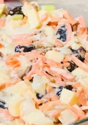 Una foto de Ensalada navideña de manzana verde con zanahoria