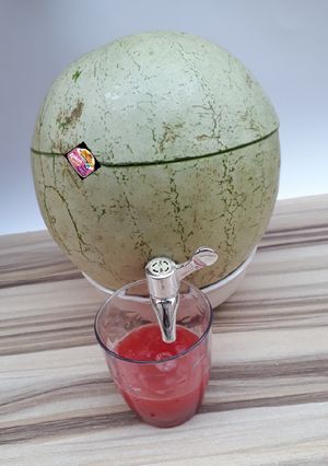 A picture of Watermelon Juice Dispenser.