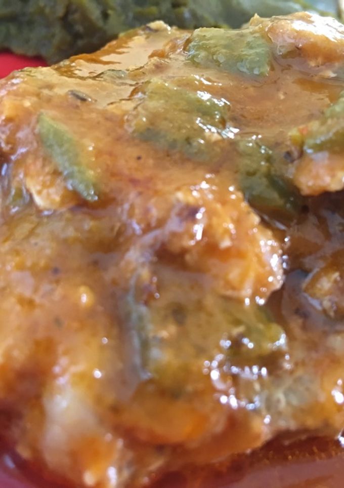 Una foto de Chuletas de cerdo en salsa de Morrón con curry de la India