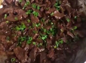 Foto de Isca de carne ao molho barbecue