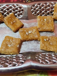 बेसन बर्फी (Besan Barfi recipe in Hindi) रेसिपी मुख्य फोटो