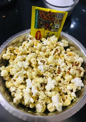 મેગી ફ્લેવર્ડ પોપકોર્ન (Maggi Flavoured Popcorn Recipe In Gujarati) રેસીપી મુખ્ય ફોટો