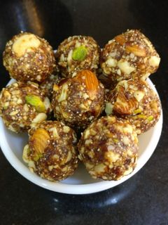 खजूर लाडू.. (khajur ladoo recipe in marathi) रेसिपी चे मुख्य फोटो