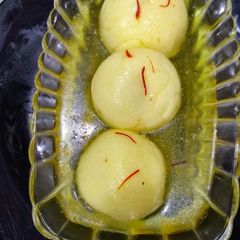 A picture of Sooji Rosogulla.