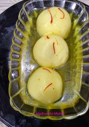 A picture of Sooji Rosogulla.
