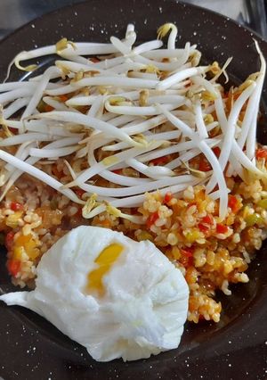 Una foto de Salteado de Verduras con arroz yamaní