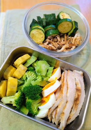 蛋蛋的綠花松阪豬餐盒 的食譜成品照片