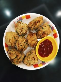 সুজির পকোড়া (suji or rava pakora recipe in Bengali) রেসিপির প্রধান ছবি