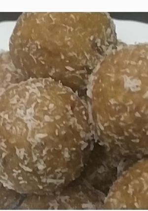 ઓટ્સ ના લાડવા (Oats Ladva Recipe In Gujarati) રેસીપી મુખ્ય ફોટો