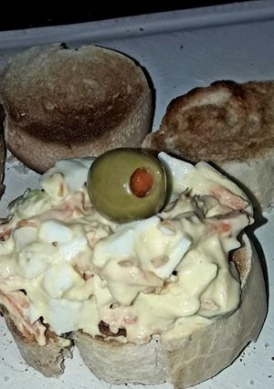 Una foto de Tostadas con Ensalada de huevo