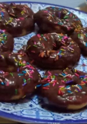 A picture of Dounuts With Homemade Chocolate.