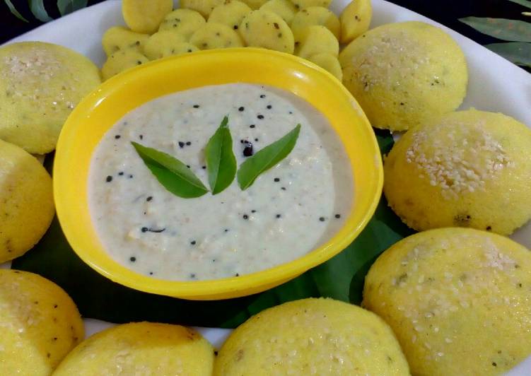 Instant Rava Idli with Coconut Chatani