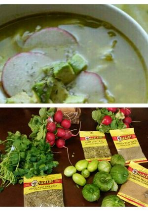 Una foto de Pozole verde