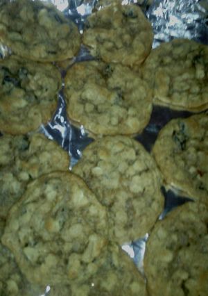 A picture of Papa's Oatmeal Raisin Cookies.