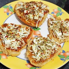 A picture of Pav paneer pizza on tawa.