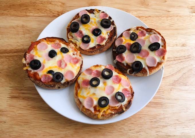 Simple Way to Make Favorite English Muffin Pizzas