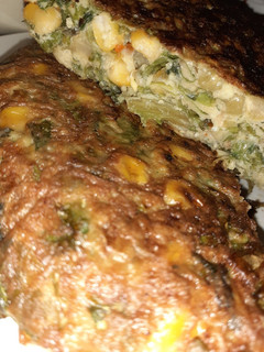 Una foto de Tortilla de lechuga con arveja y choclo