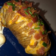 A picture of Loaded Hassleback potatoes 🥔 🥓 🧀.