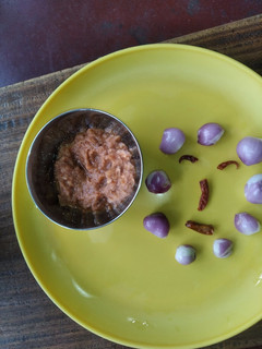 கேரளா கார சம்பந்தி (Kerala kaara sammanthi recipe in tamil) செய்முறை முக்கிய புகைப்படம்