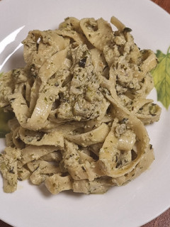 Una foto de Cintas con calabacín al pesto