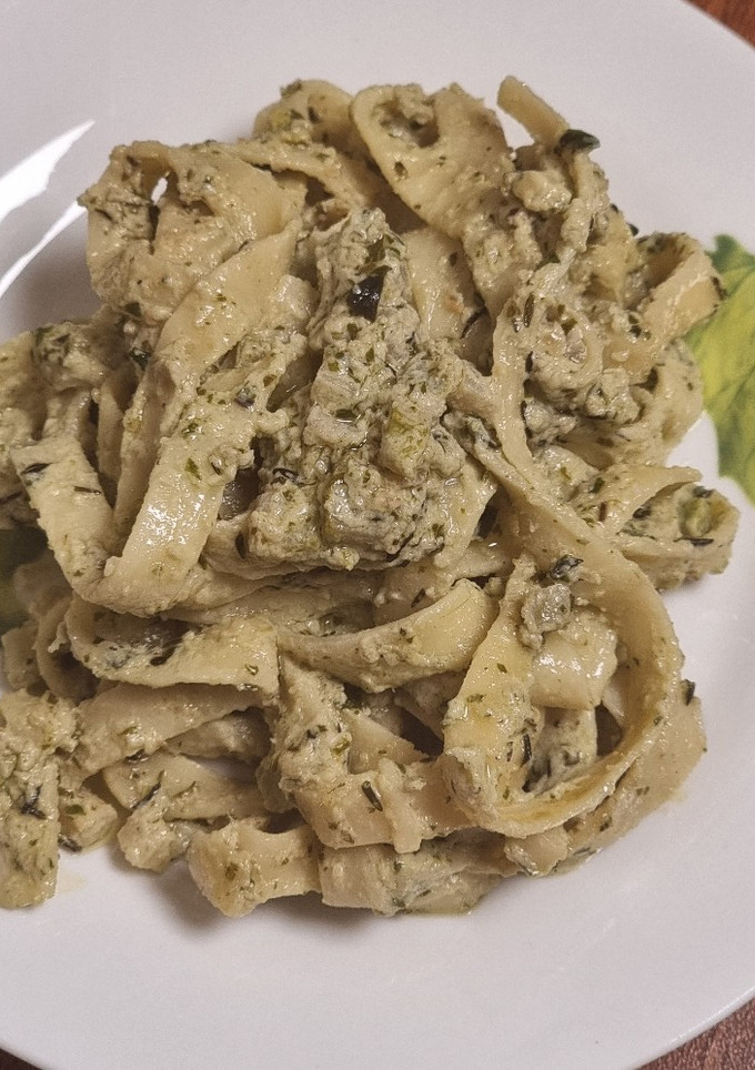 Una foto de Cintas con calabacín al pesto