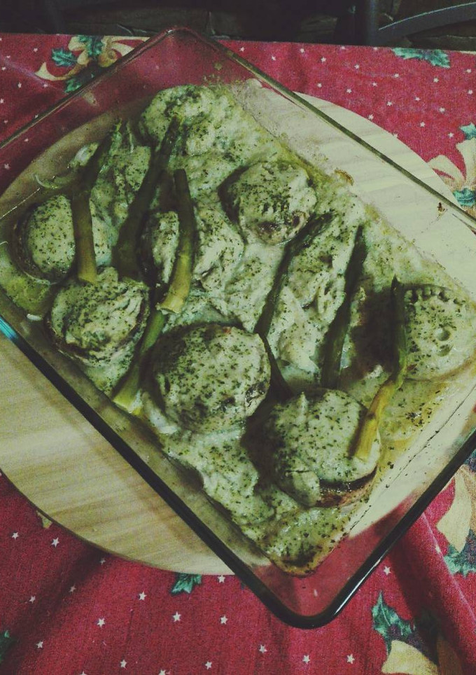 Una foto de Champiñones frescos rellenos de crema de brócoli