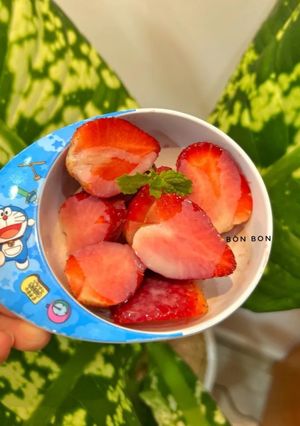 Hình của món Dâu tây chấm sữa đặc.