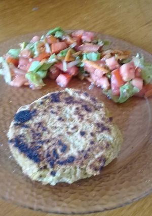 Una foto de Hamburguesas de arvejas caprese rellenas o saborizadas