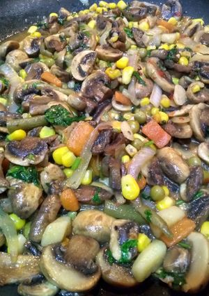 Una foto de Champiñones con verduras!