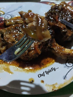 Una foto de Tomahawk de cerdo estofado LuisFy