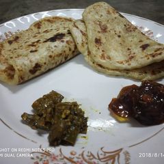 A picture of Aaloo paratha.